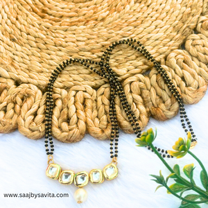 Square shape of Kundan with off-white pearl